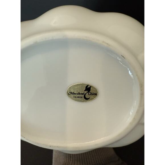 Maryland China White Porcelain Rope Handle Basket Vase Scalloped Edge Taiwan - Picture 7 of 7